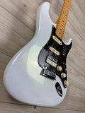 Fender American Ultra Stratocaster HSS Maple Fingerboard, Arctic Pearl