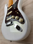 Fender American Ultra Stratocaster HSS Maple Fingerboard, Arctic Pearl